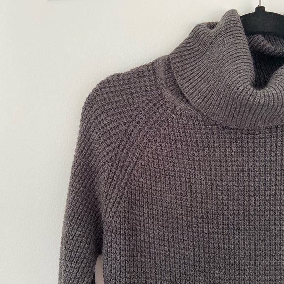 Women’s Seven Sisters Knit Turtleneck, XS - Picture 3 of 3